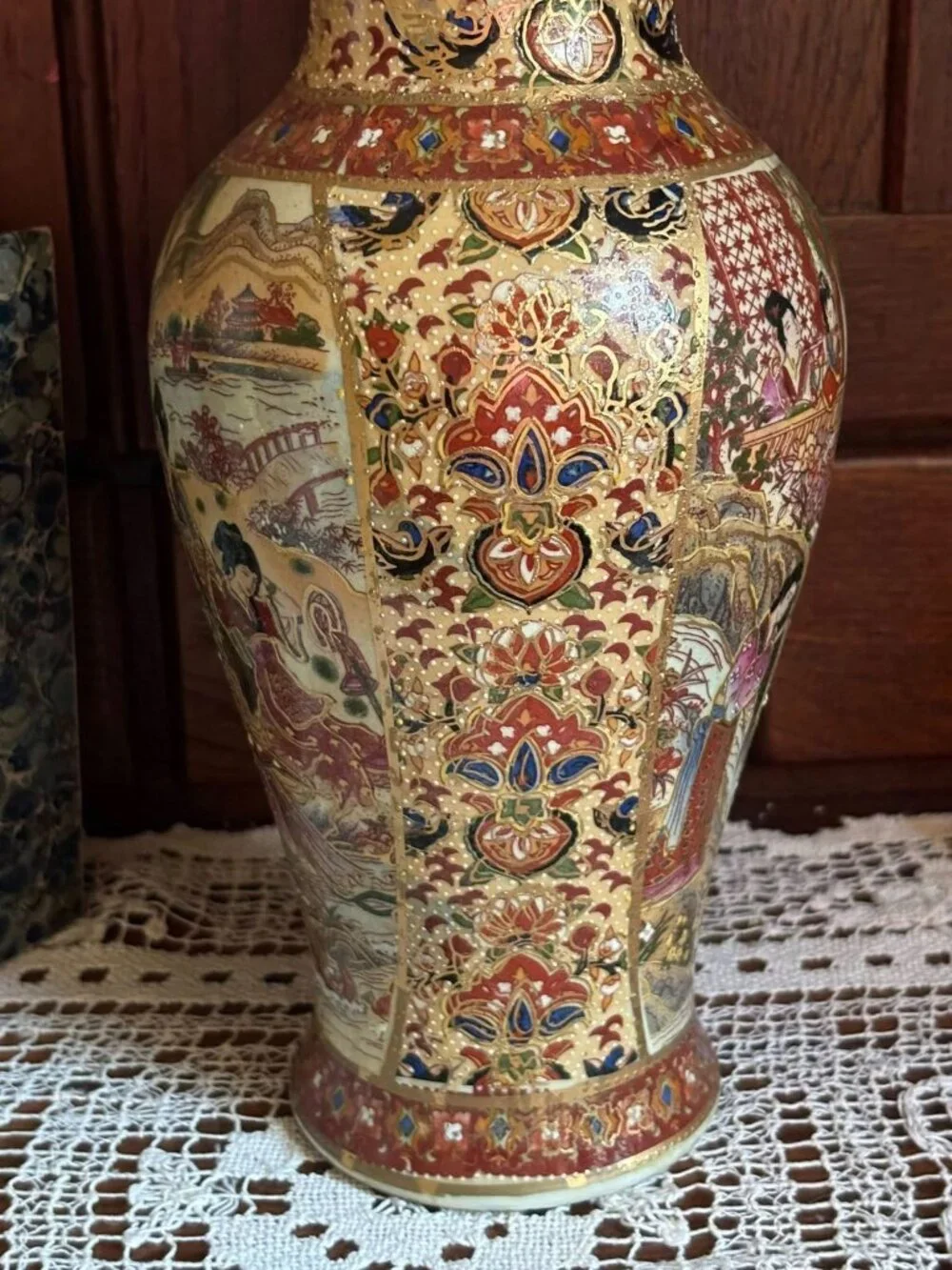 Large Satsuma Style Moriage Vase | Hand Painted Asian Court Scene Geisha | Chino - Picture 14 of 16